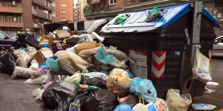 LA “MONNEZZA” A ROMA E LA TEORIA DEI VETRI ROTTI