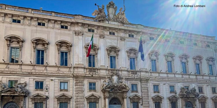 IL PRESIDENTE, LA CORTE E GODOT